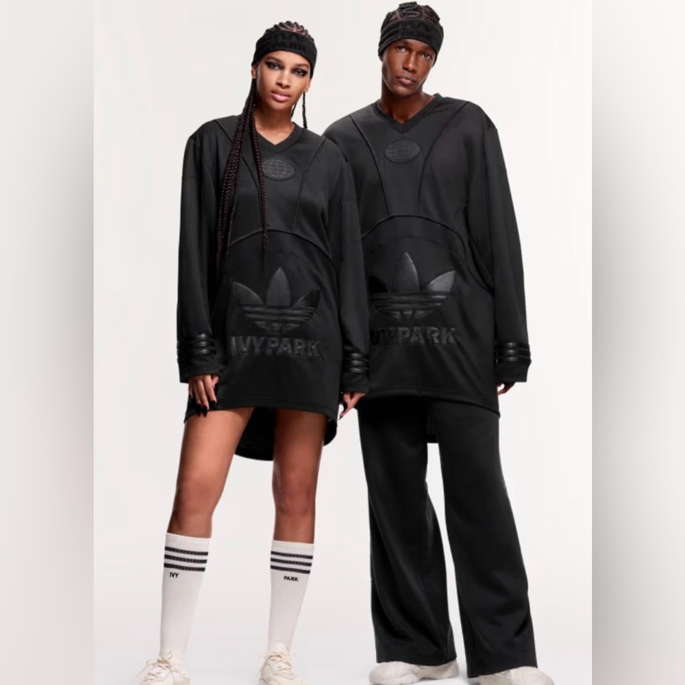 NWT Ivy Park x Adidas FASHION JERSEY (ALL GENDER)
Size Medium. Black